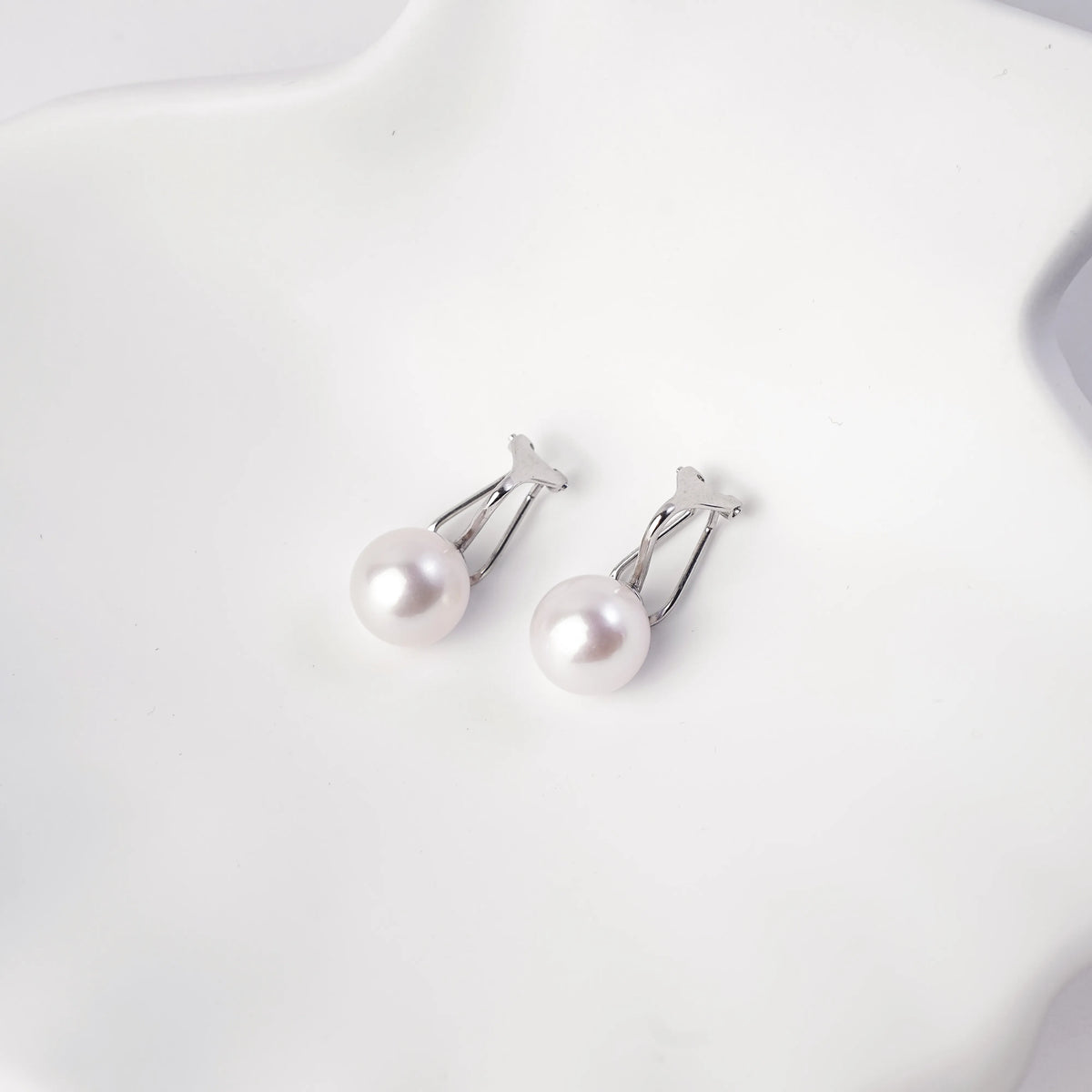 OSM Round Silvery White Earrings 10–11mm – S925 Silver